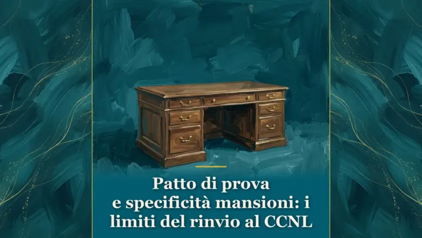 Una classica scrivania in legno dipinta su fondo ottanio profondo.