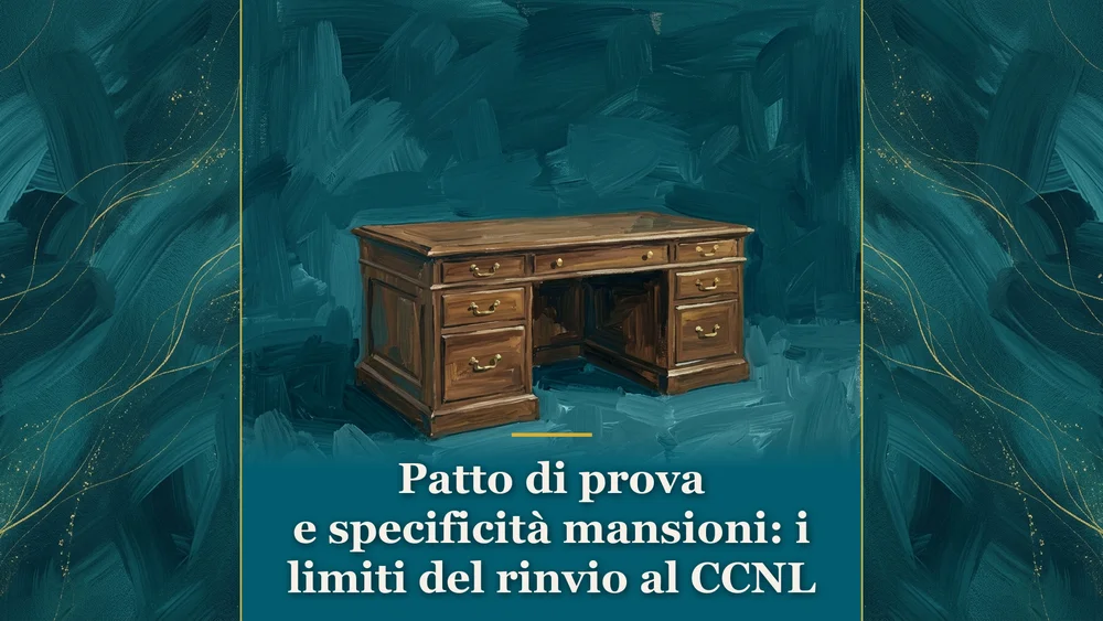 Una classica scrivania in legno dipinta su fondo ottanio profondo.