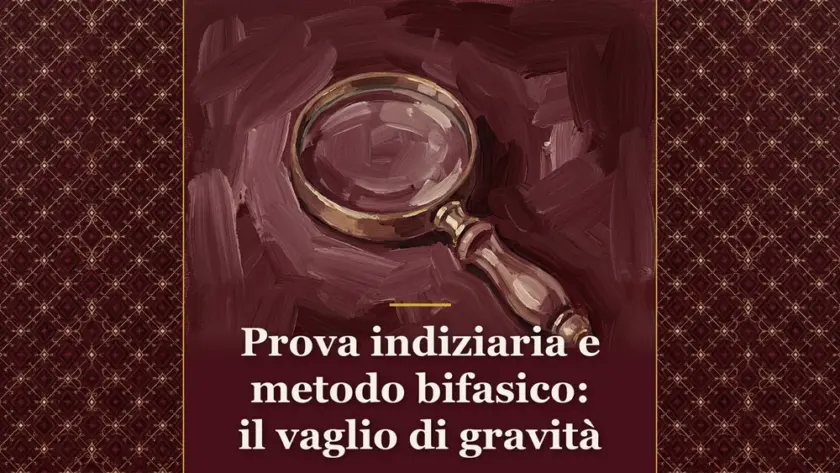 Illustrazione su prova indiziaria e metodo bifasico con lente in ottone su fondo burgundy per Cassazione penale 12034 2026